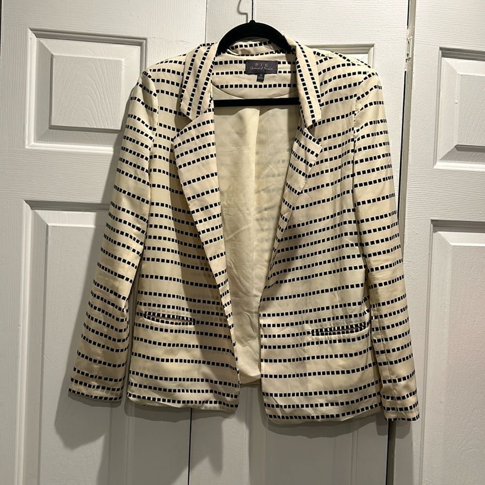 PJK Patterson J. Kincaid Cream & Black Open Blazer, Size Medium